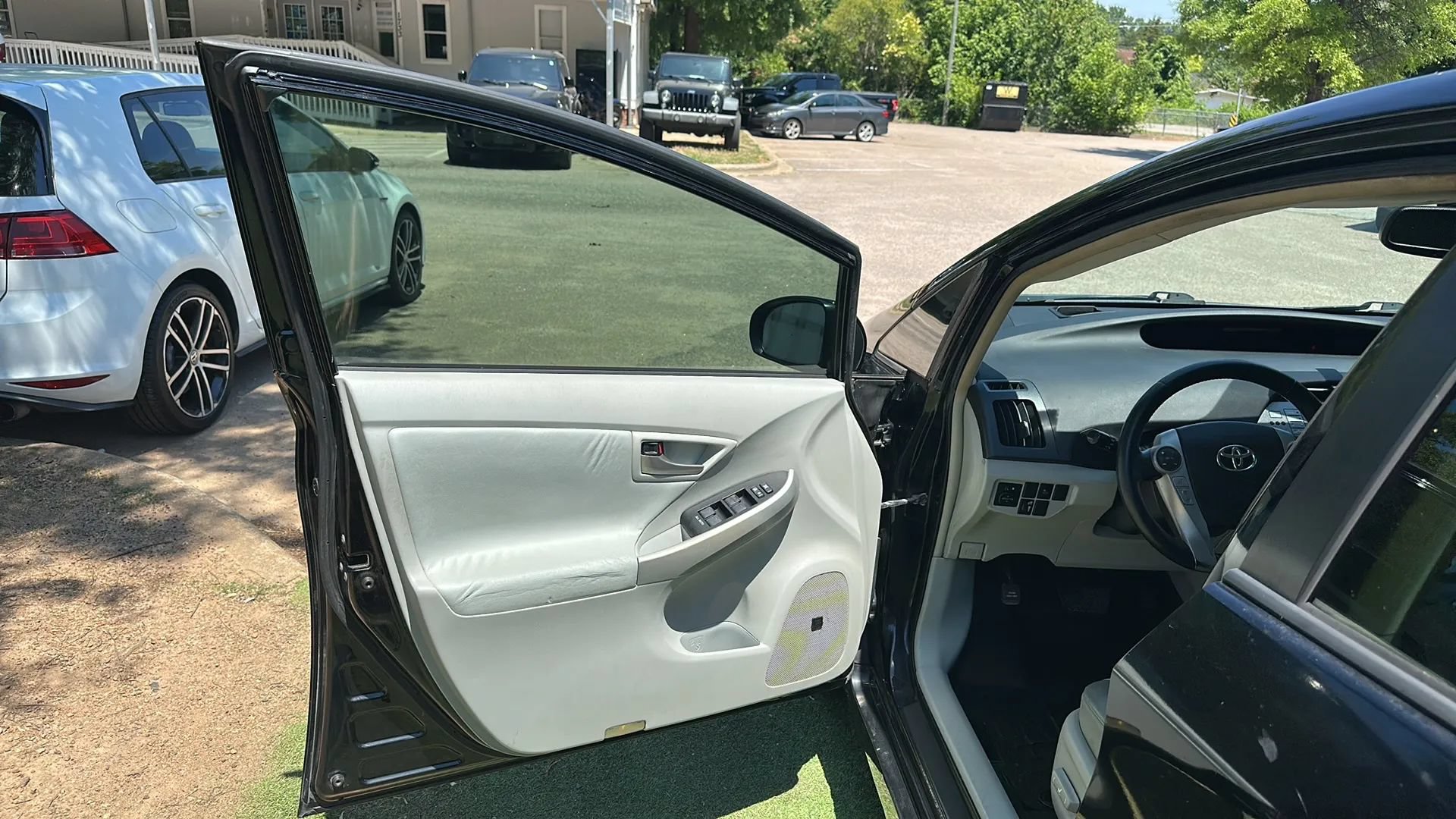 Used 2014 Toyota Prius Four w/ Solar Roof Package FWD image 16