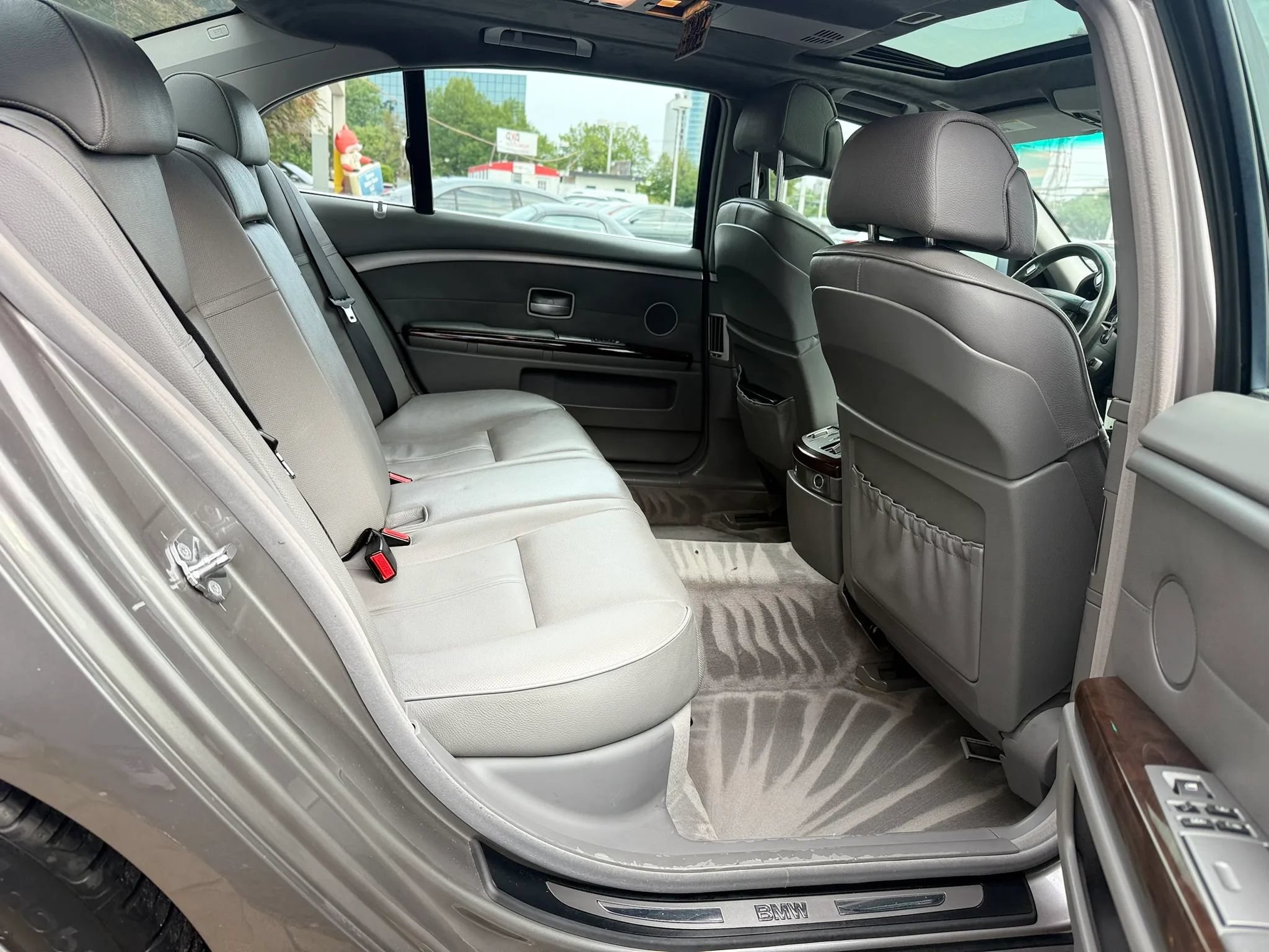 Used 2006 BMW 750Li RWD image 32