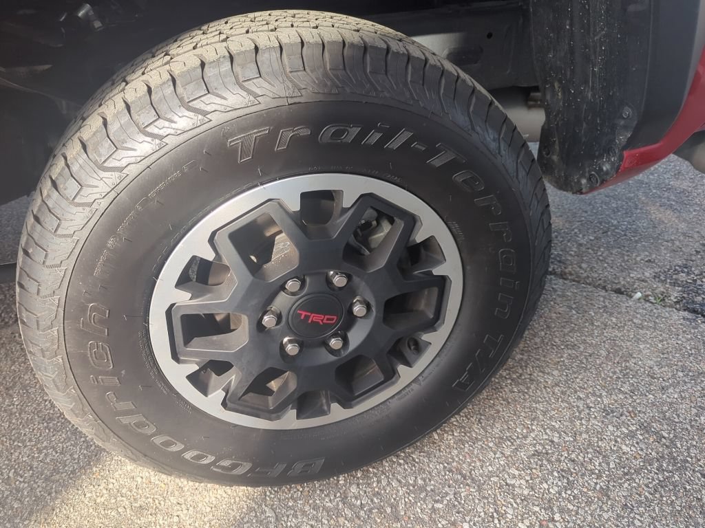 Used 2025 Toyota Tacoma TRD Off-Road AWD/4WD image 11