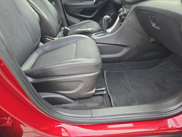 Used 2022 Chevrolet Trax LT w/ LT Convenience Package image 39