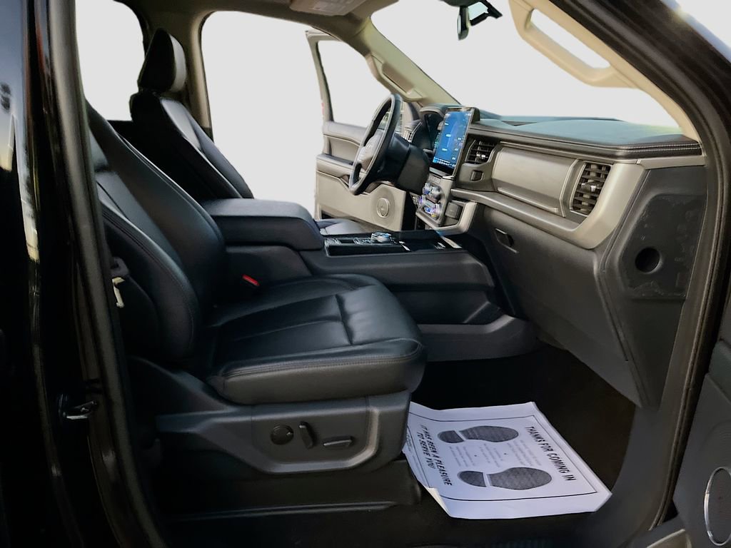 Used 2024 Ford Expedition XLT image 30