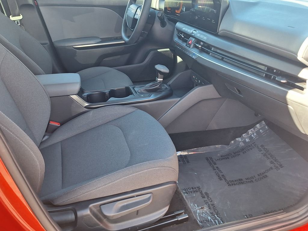 Used 2025 Kia K4 LXS image 25