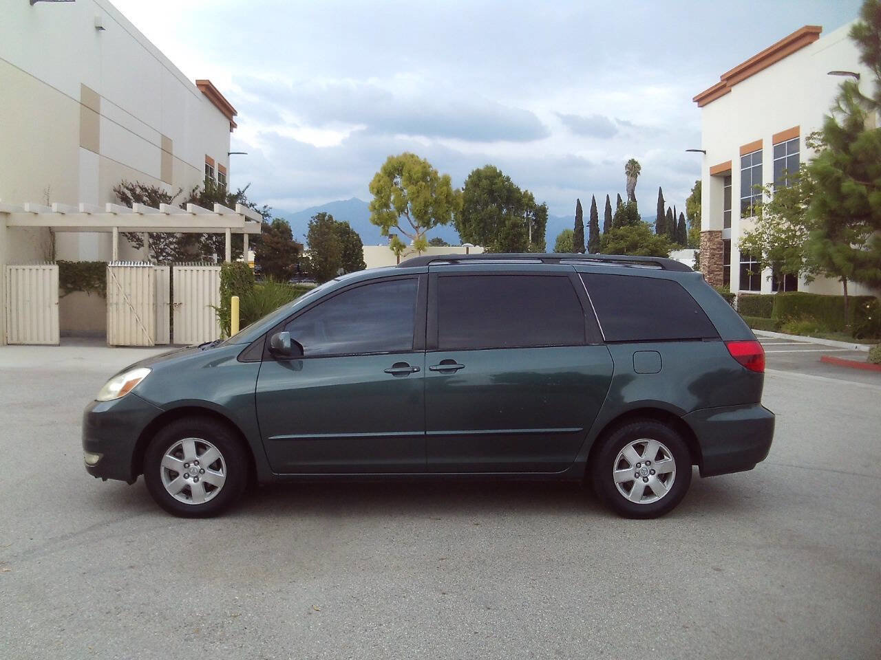 Used 2004 Toyota Sienna XLE image 36