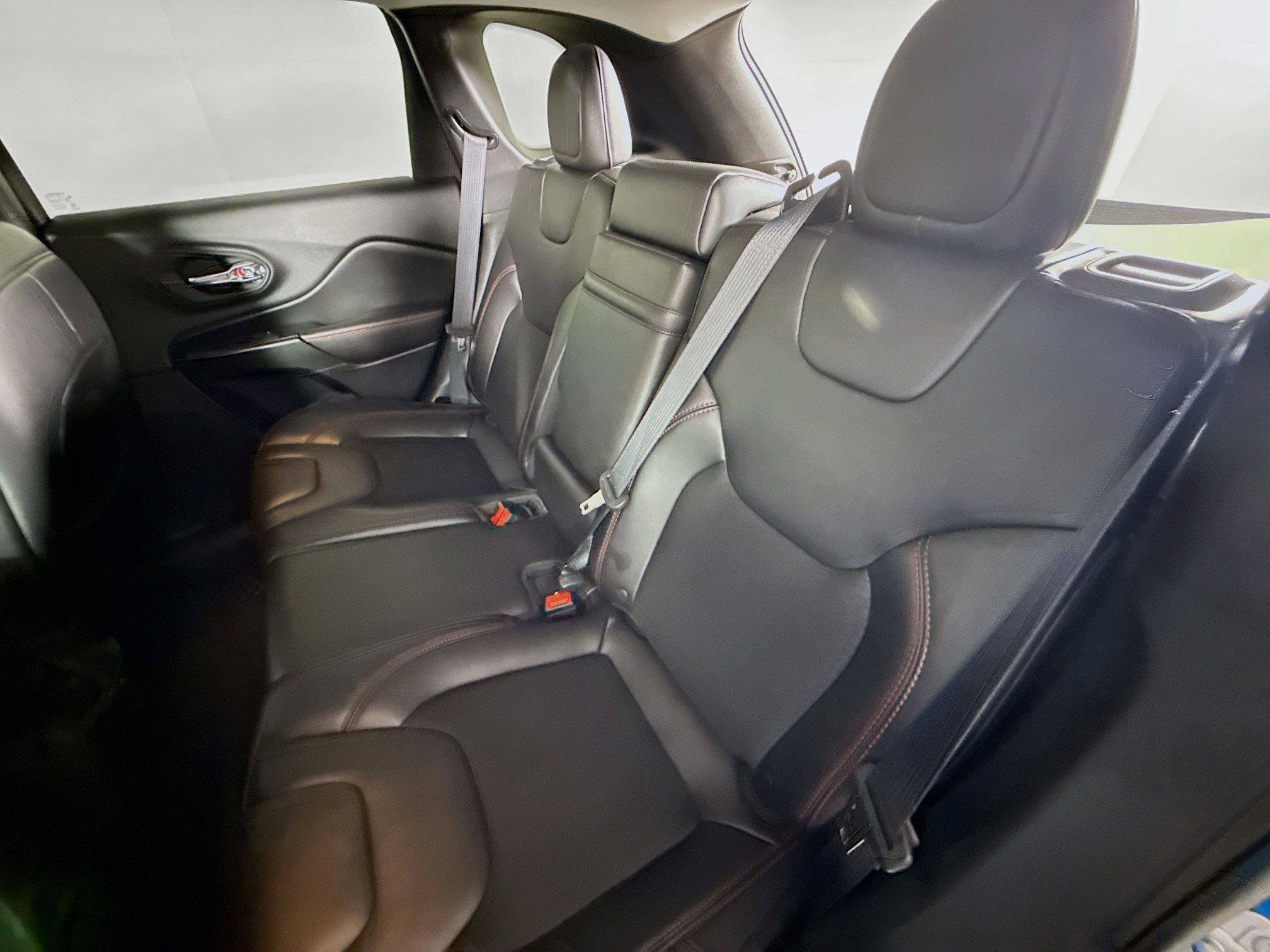 Used 2019 Jeep Cherokee Trailhawk w/ Comfort/Convenience Group AWD/4WD image 30