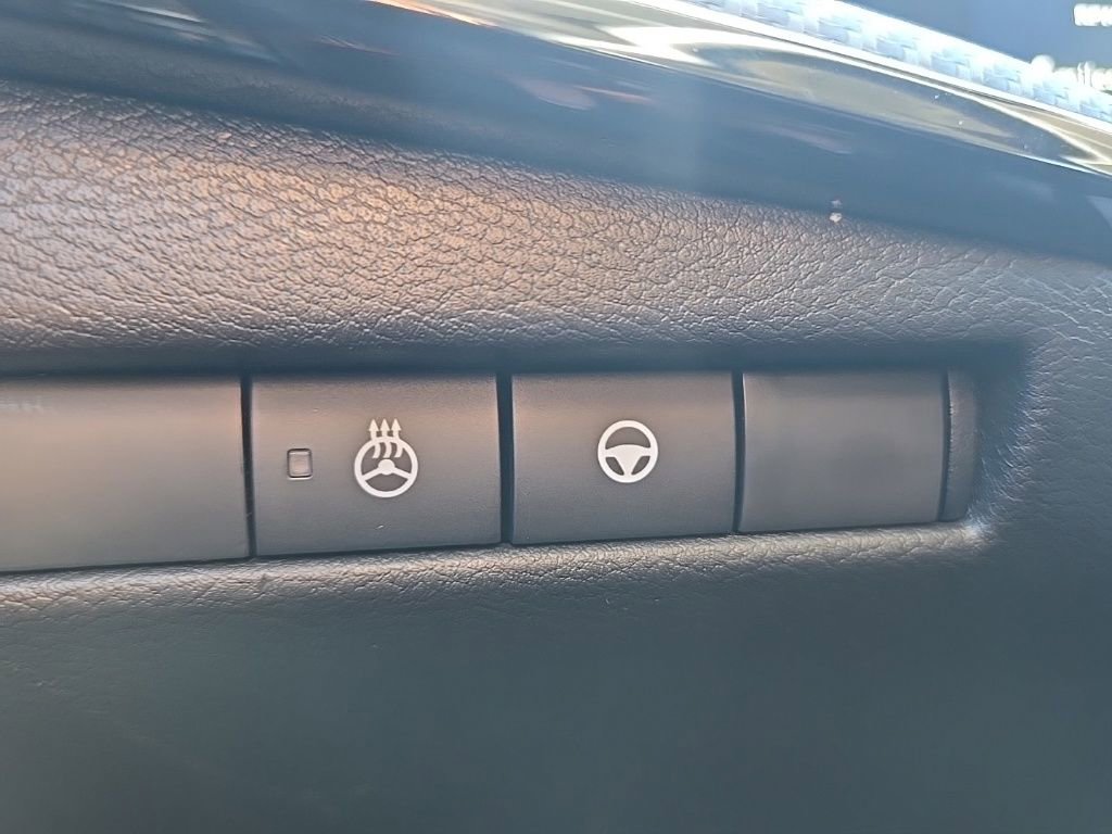 New 2026 Nissan Kicks SR w/ SR Premium Package AWD/4WD image 12