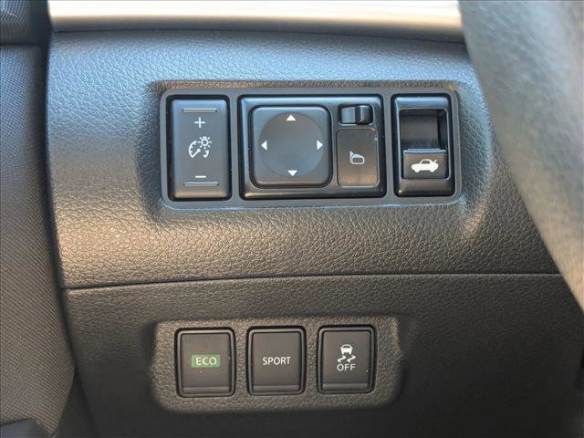Used 2017 Nissan Sentra SR w/ SR Midnight Edition FWD image 11