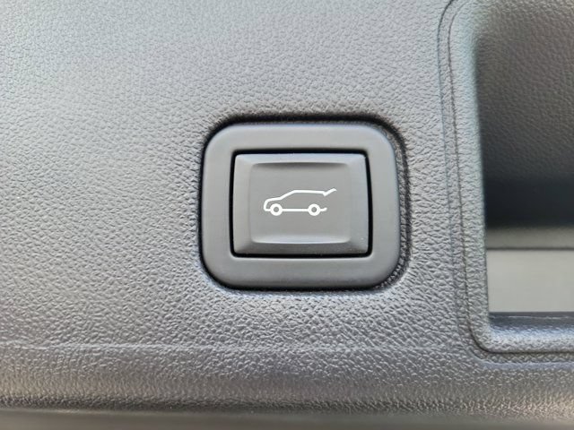 Used 2024 GMC Terrain SLT FWD image 13