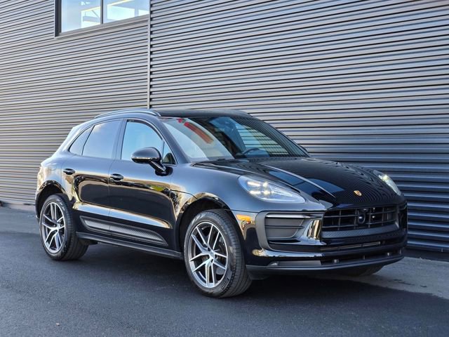 Used 2025 Porsche Macan image 9
