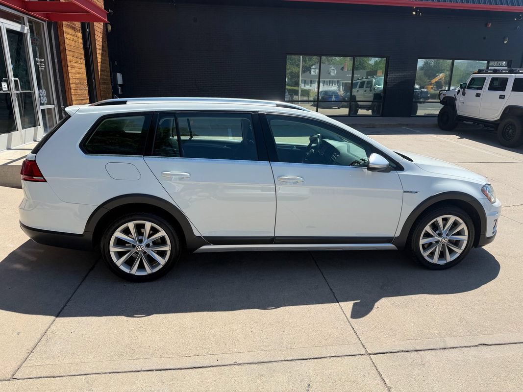 Used 2017 Volkswagen Golf Alltrack S AWD/4WD image 9