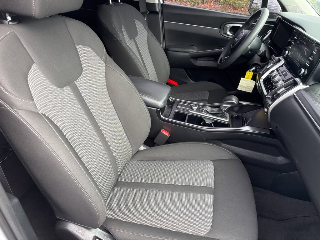 Used 2023 Kia Sorento LX image 28