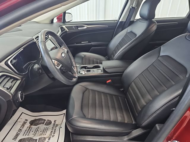 Used 2017 Ford Fusion SE w/ Equipment Group 201A FWD image 9