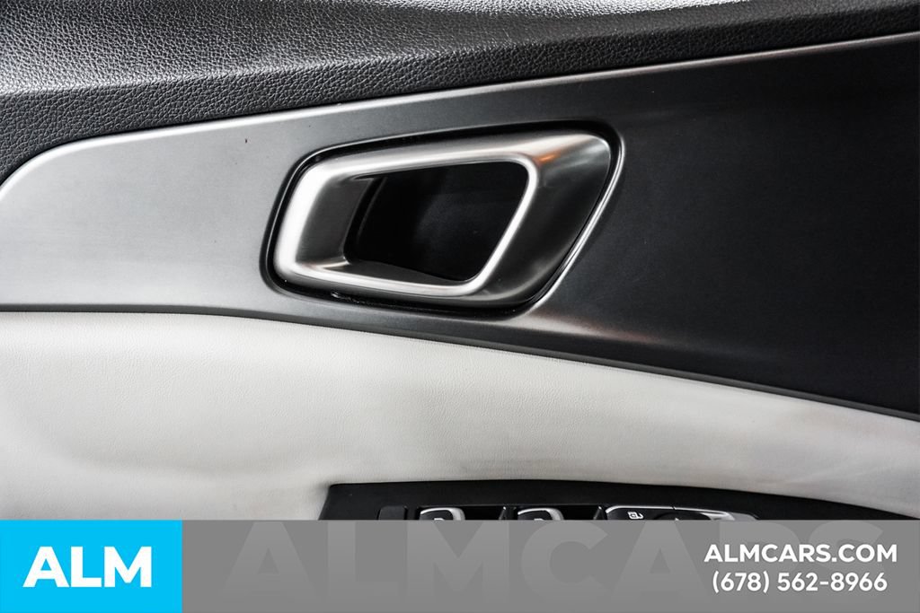 Used 2024 Kia Carnival LX FWD image 43