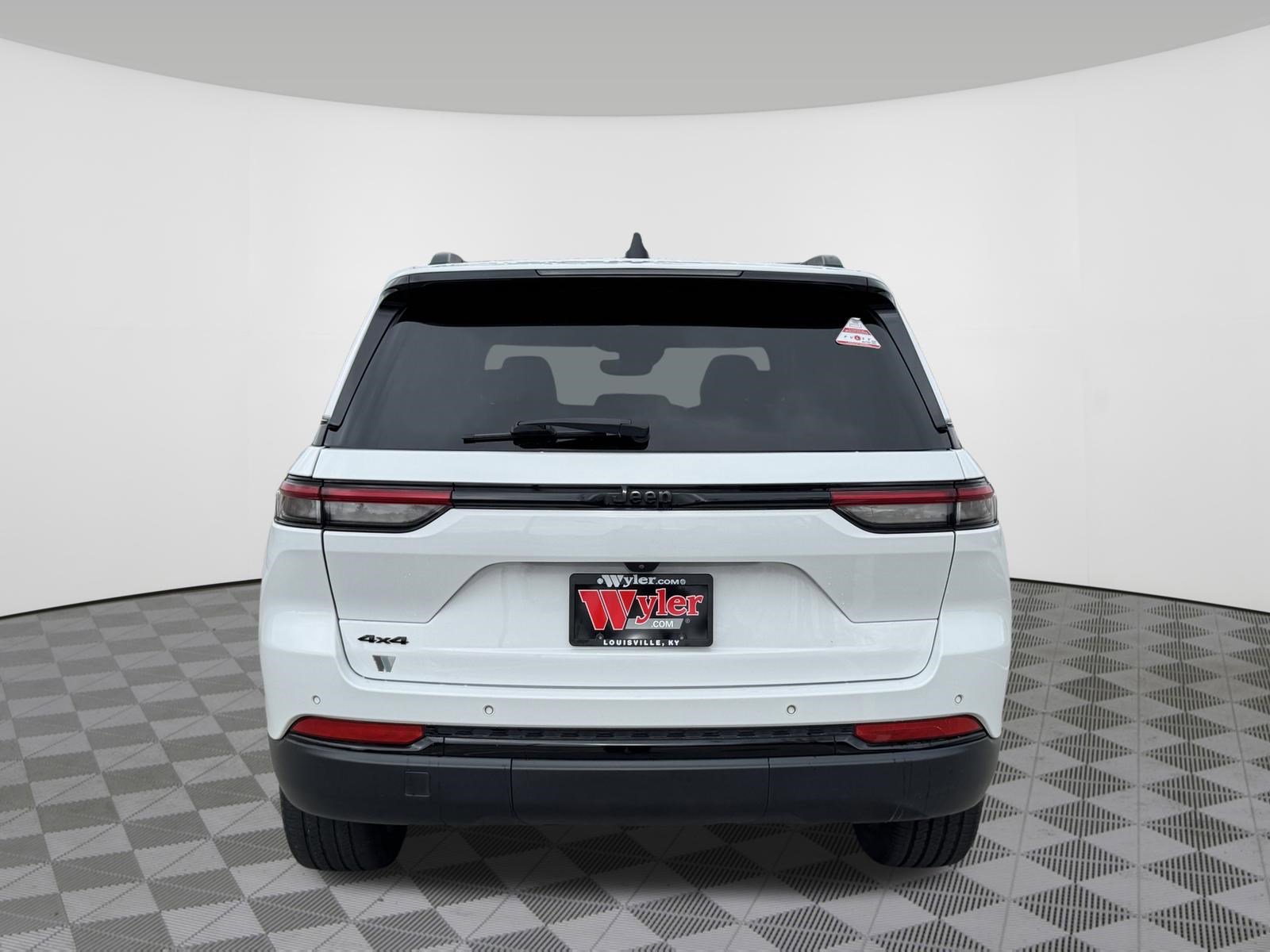 Used 2023 Jeep Grand Cherokee Altitude image 18