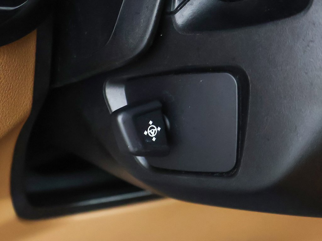 Used 2023 BMW M550i xDrive w/ Shadowloine Package image 39