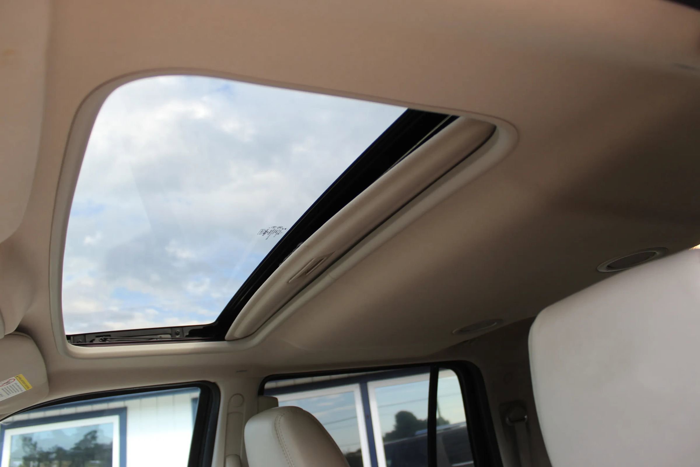 Used 2017 Lincoln Navigator L Select RWD image 14