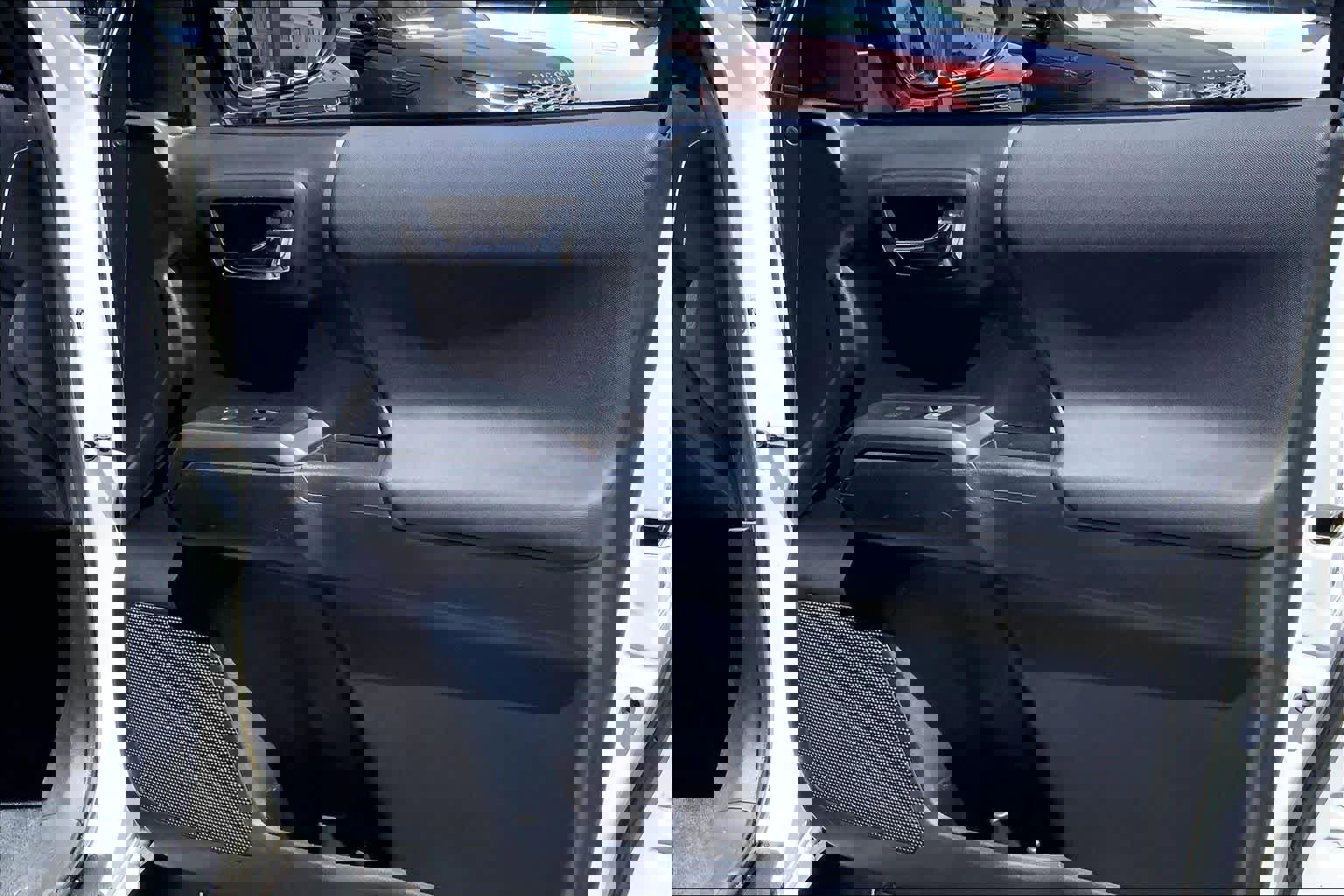 Used 2021 Toyota Tacoma TRD Off-Road w/ Technology Package AWD/4WD image 22