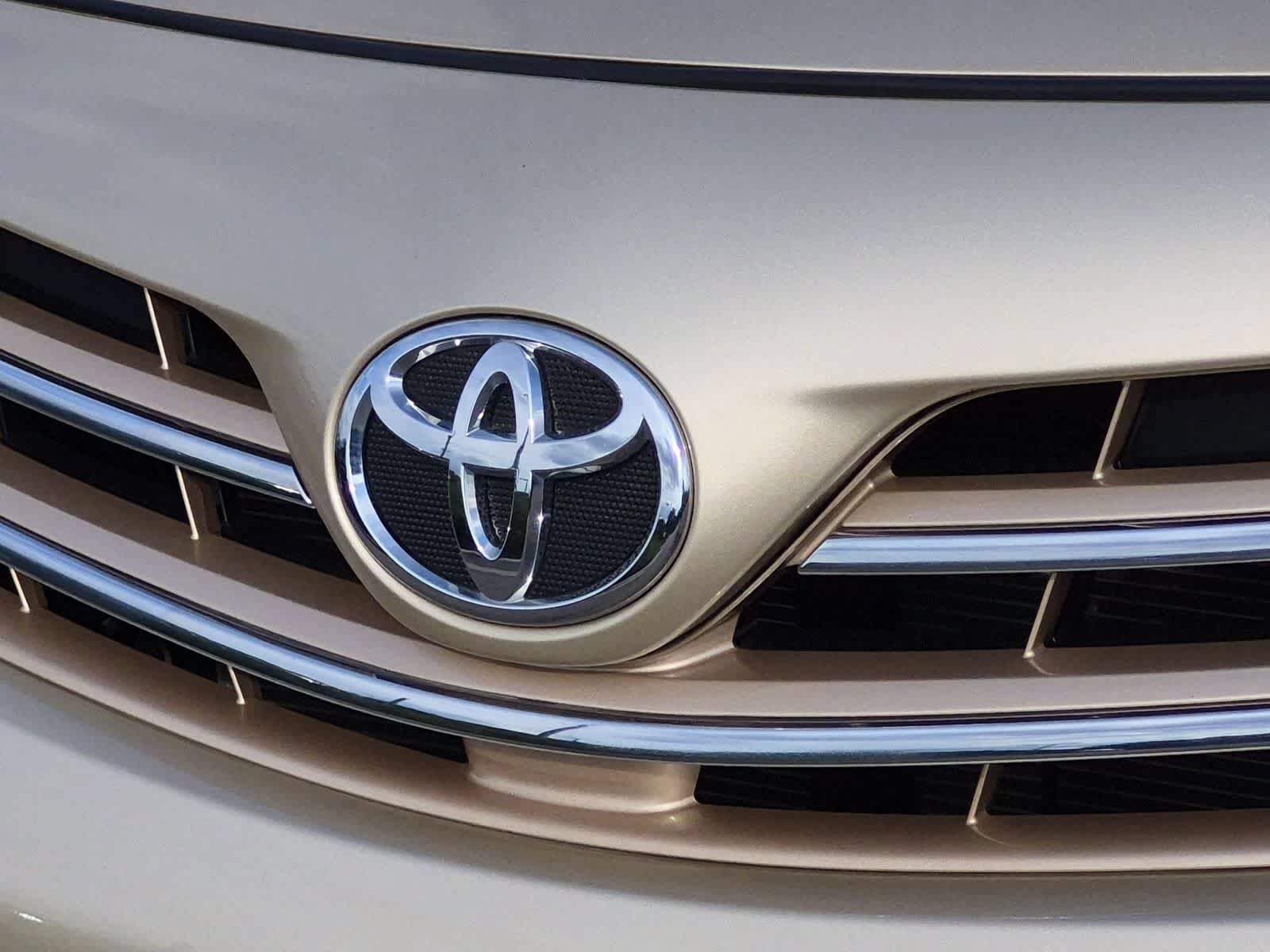 Used 2013 Toyota Corolla LE FWD image 12
