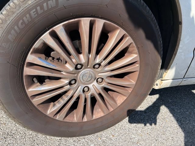 Used 2011 Chrysler Town & Country Limited FWD image 29