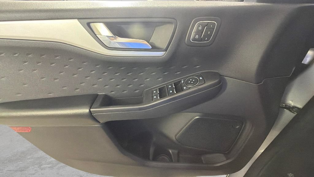 Used 2020 Ford Escape SEL FWD image 25