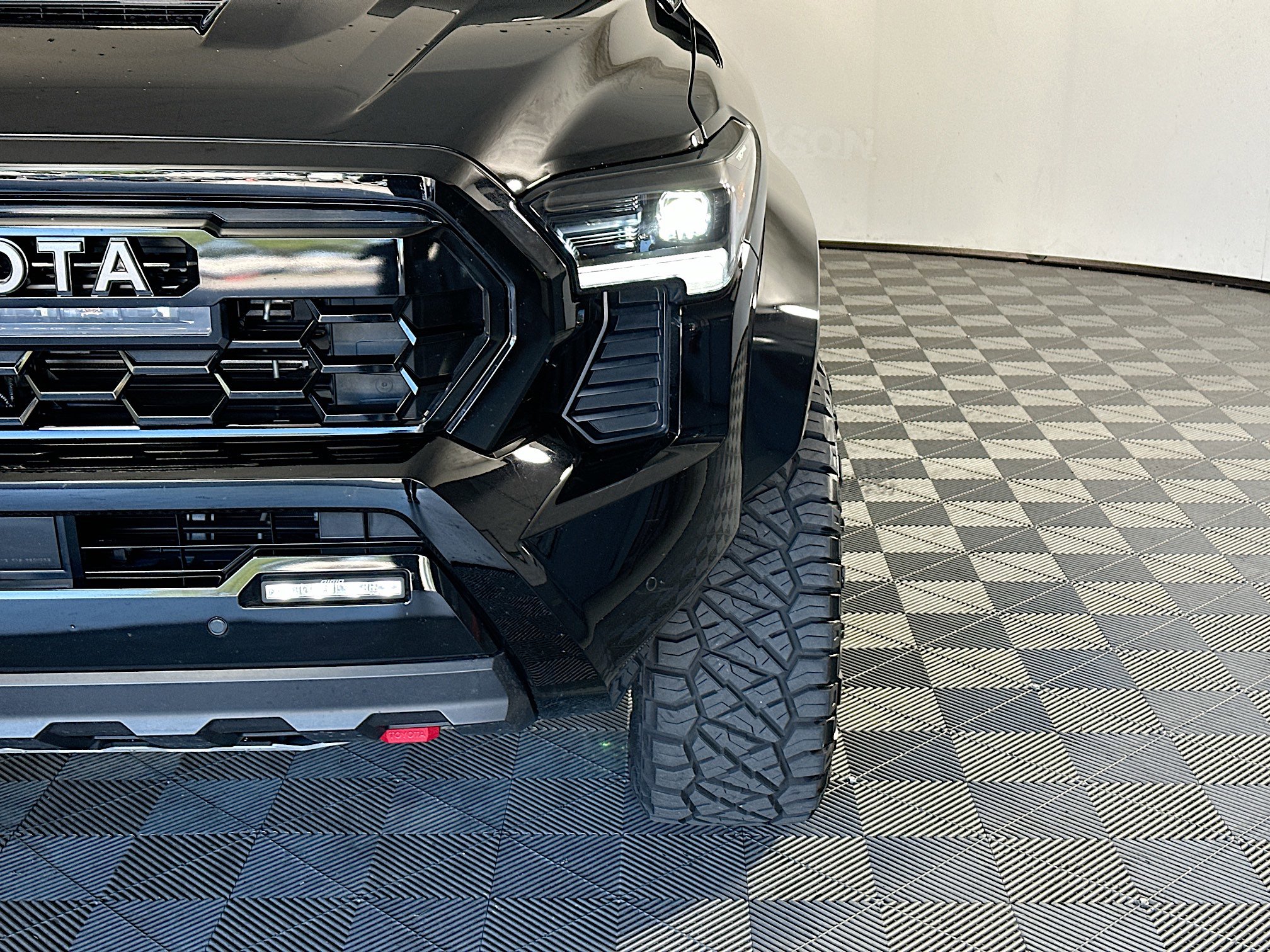 Used 2025 Toyota Tacoma TRD Pro AWD/4WD image 9