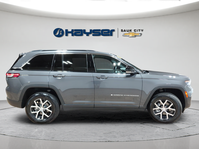 Used 2024 Jeep Grand Cherokee Limited w/ Trailer Tow Package AWD/4WD image 21