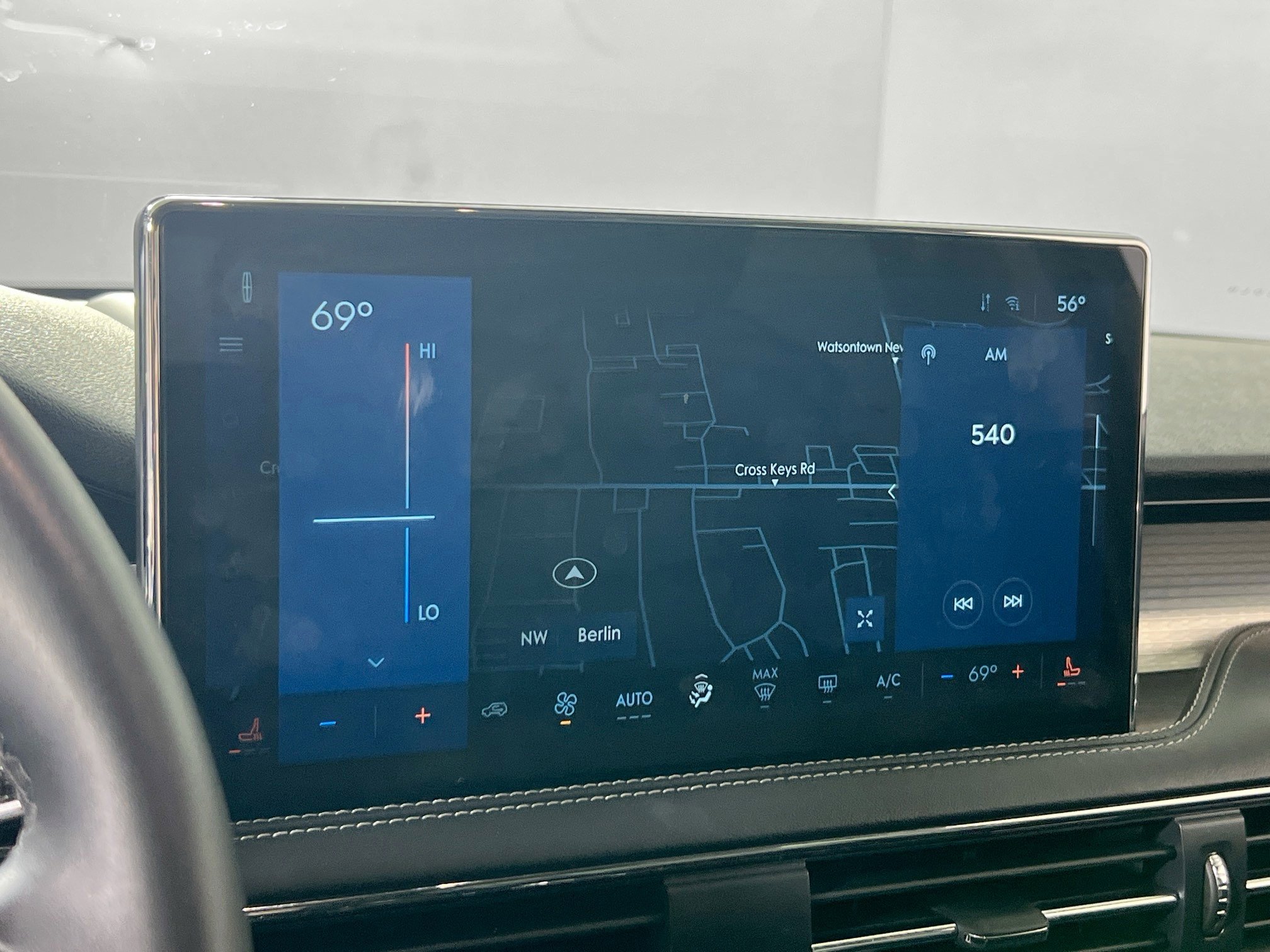 Used 2025 Lincoln Corsair AWD w/ Rear Removable Package Tray image 16