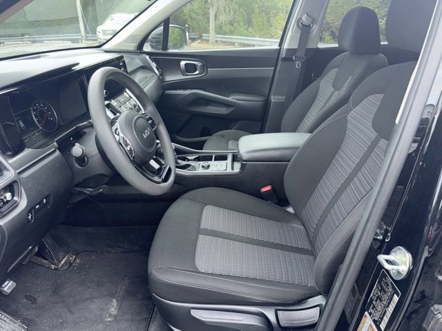 Used 2023 Kia Sorento LX image 9