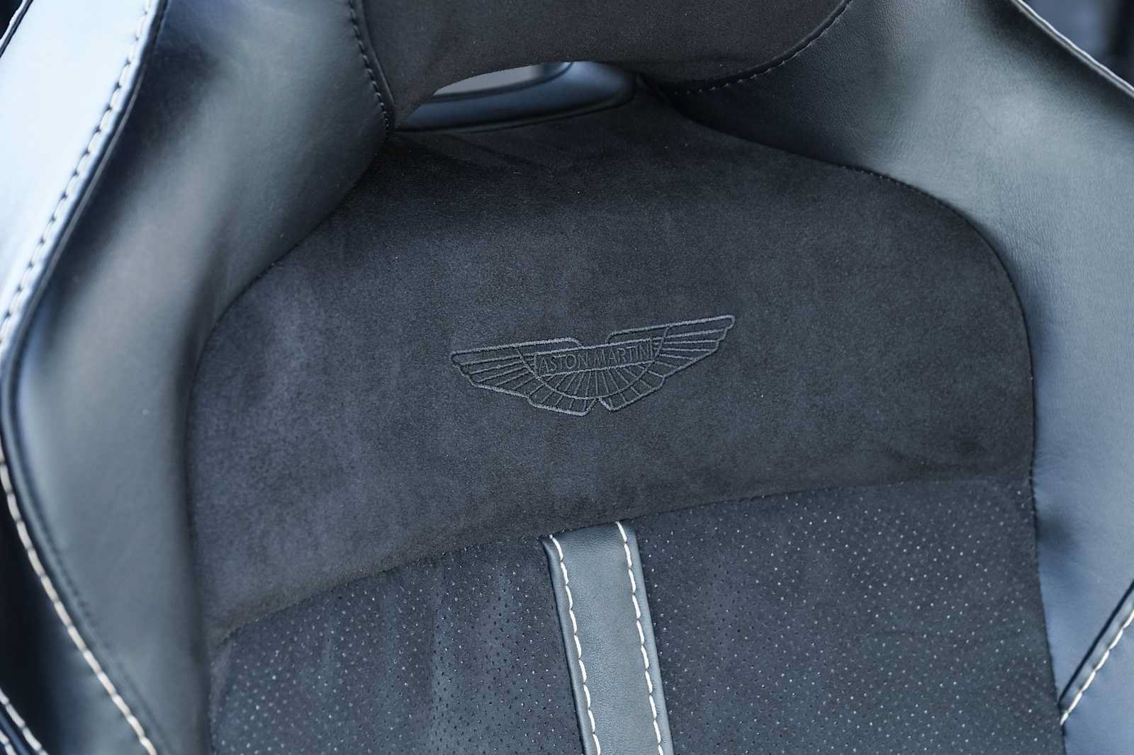 Used 2023 Aston Martin DBX AWD/4WD image 34