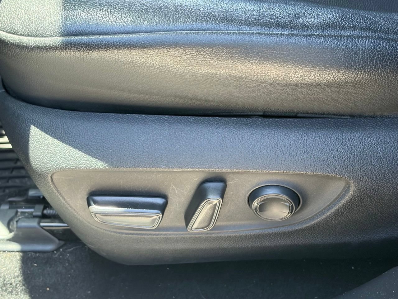 Used 2020 Toyota Highlander XLE FWD image 7