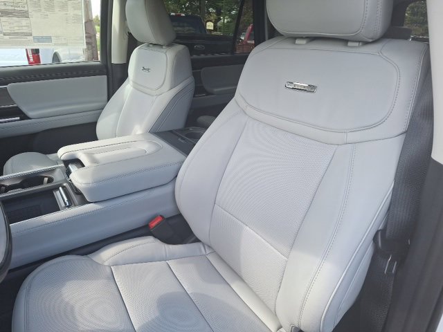 New 2025 Ford Expedition Platinum image 13