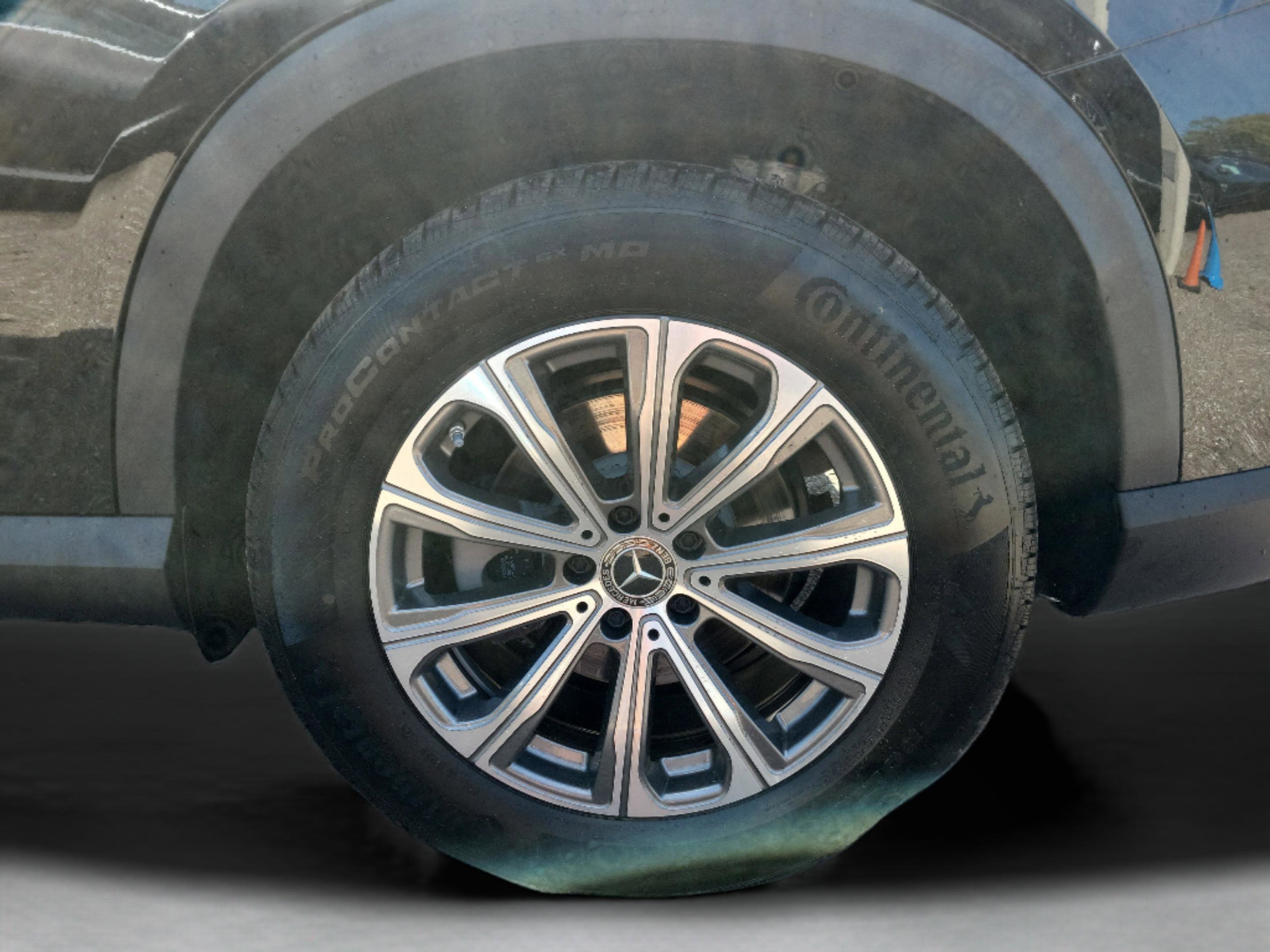 Certified 2025 Mercedes-Benz GLC 300 image 6