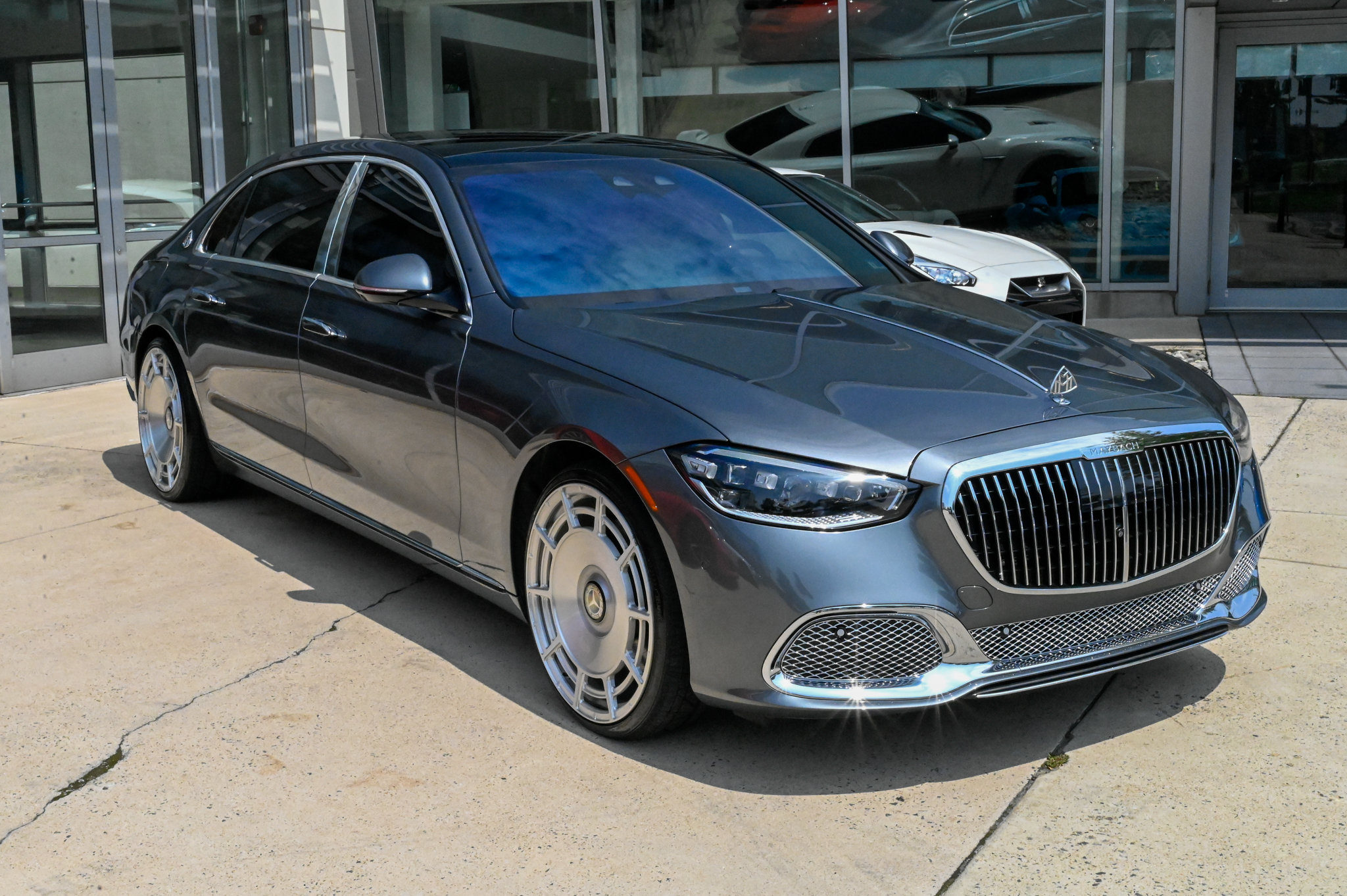 Used 2023 Mercedes-Benz Maybach S 680 4MATIC w/ Manufaktur Leather Package image 3