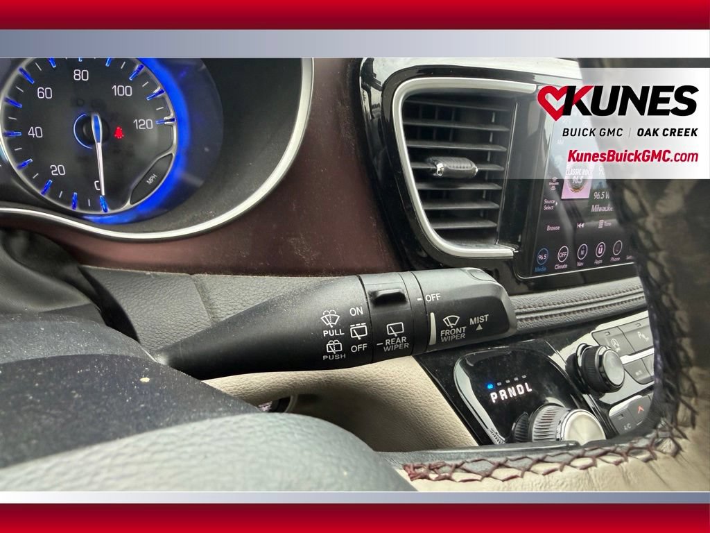 Used 2020 Chrysler Pacifica Limited FWD image 21