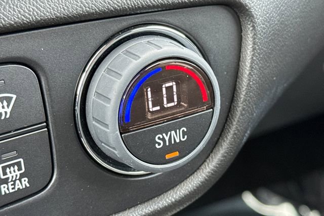 Used 2024 GMC Terrain SLT image 30