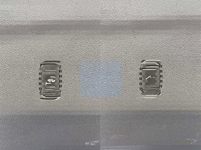 Used 2022 Chevrolet Suburban Z71 w/ Luxury Package image 14