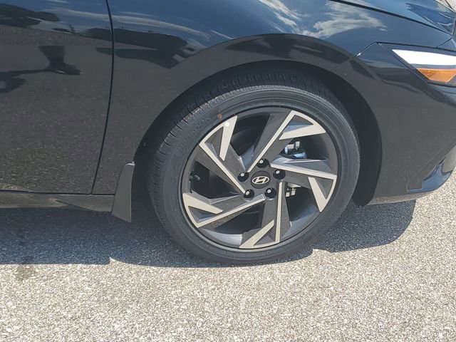 New 2026 Hyundai Elantra Limited FWD image 6