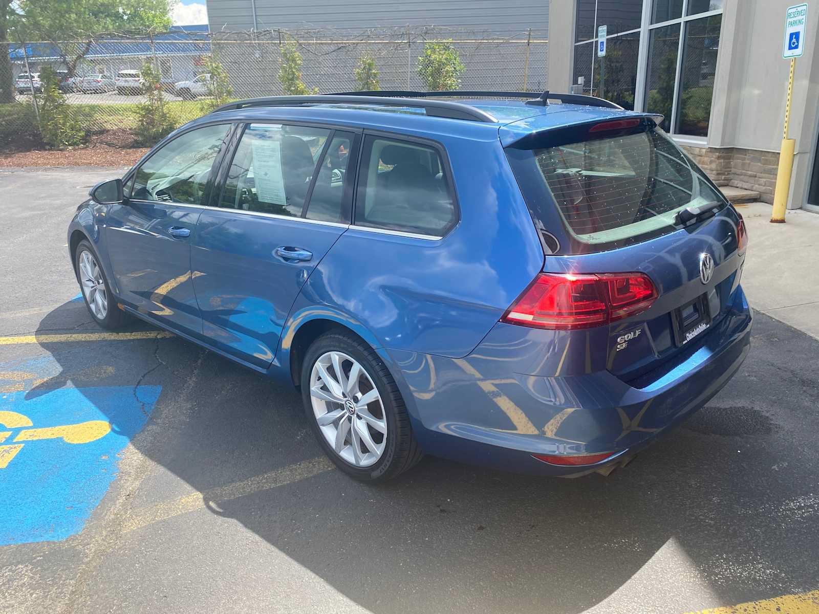 Used 2017 Volkswagen Golf SE FWD image 3