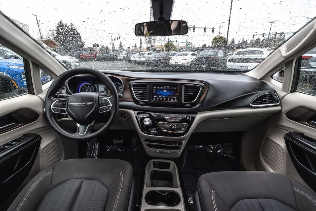 Used 2020 Chrysler Voyager L FWD image 24