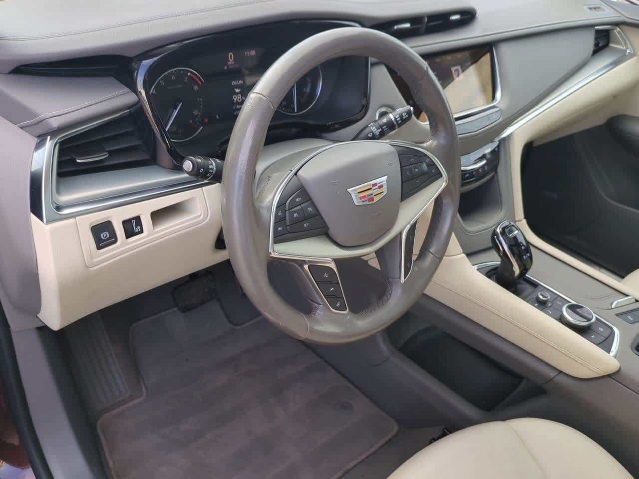 Used 2022 Cadillac XT5 Premium Luxury AWD/4WD image 2