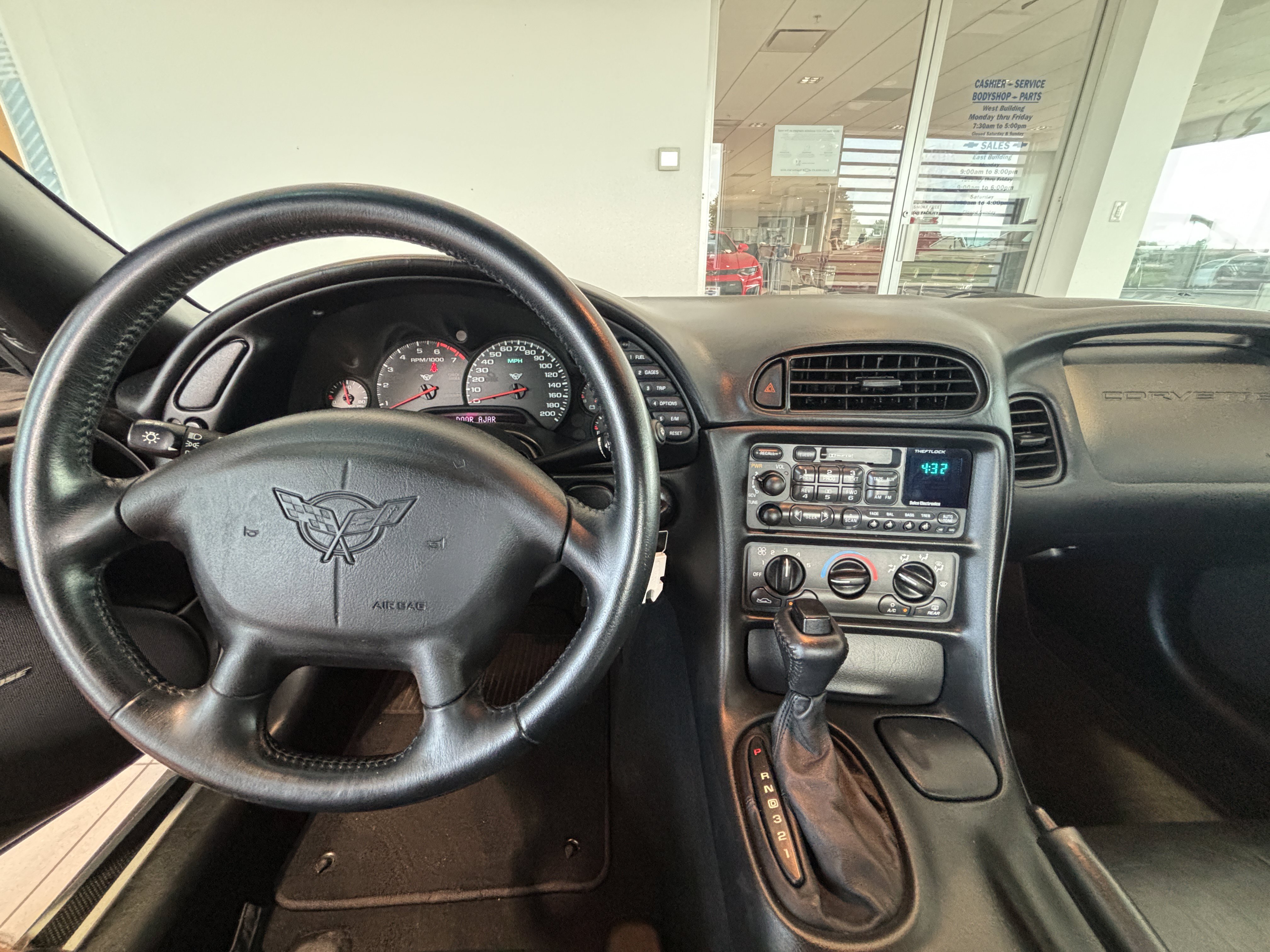 Used 2001 Chevrolet Corvette Coupe RWD image 3