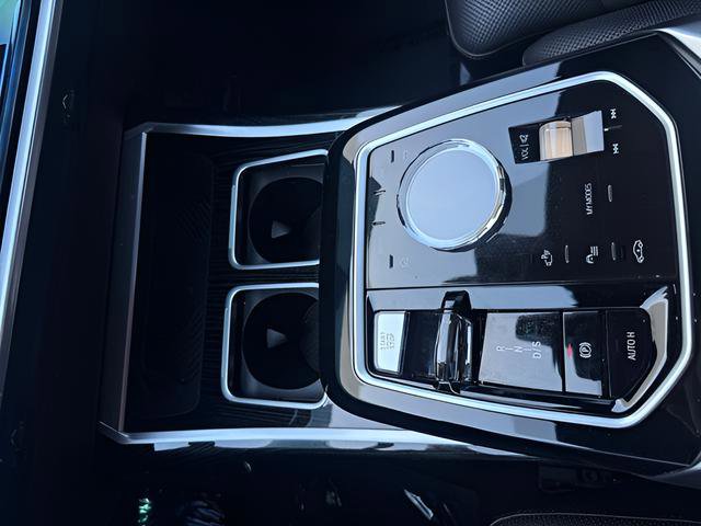 Used 2023 BMW 740i w/ Parking Assistance Package image 22