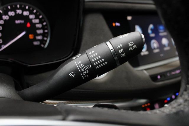 Used 2017 Cadillac XT5 Platinum image 18