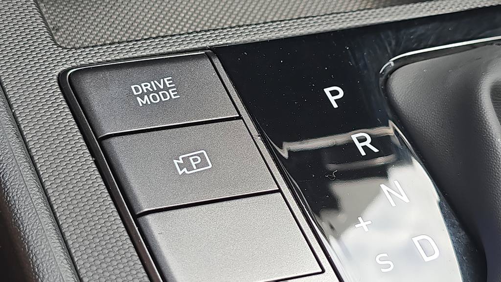 Certified 2025 Hyundai Elantra Sport FWD image 32