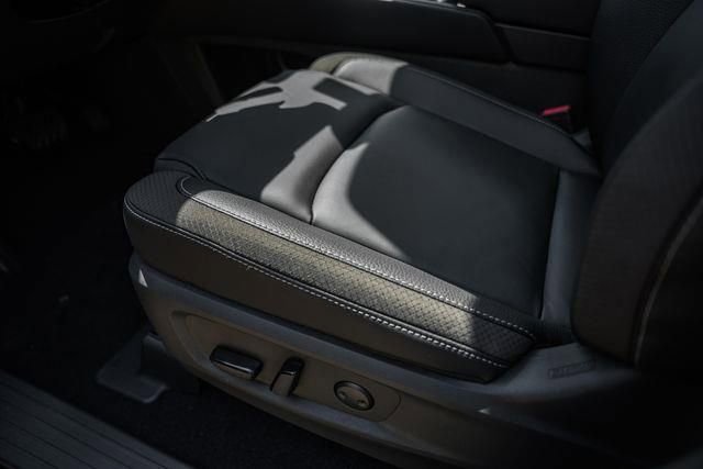 New 2025 Nissan Pathfinder SL w/ SL Premium Package image 37