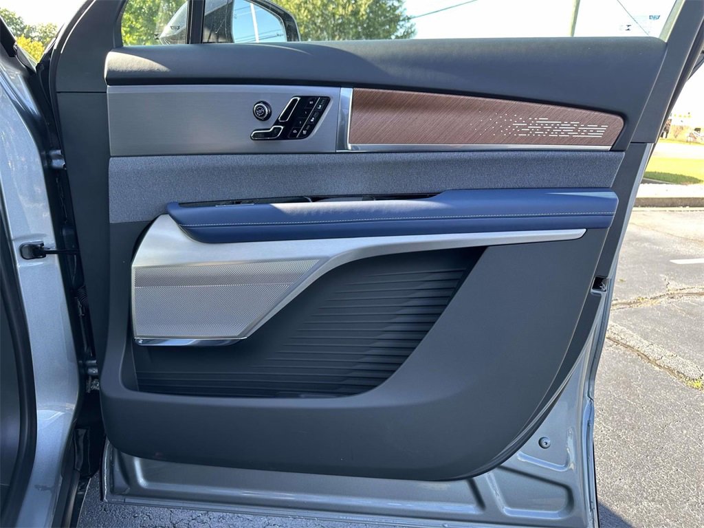 New 2026 Cadillac Vistiq Premium Luxury image 8