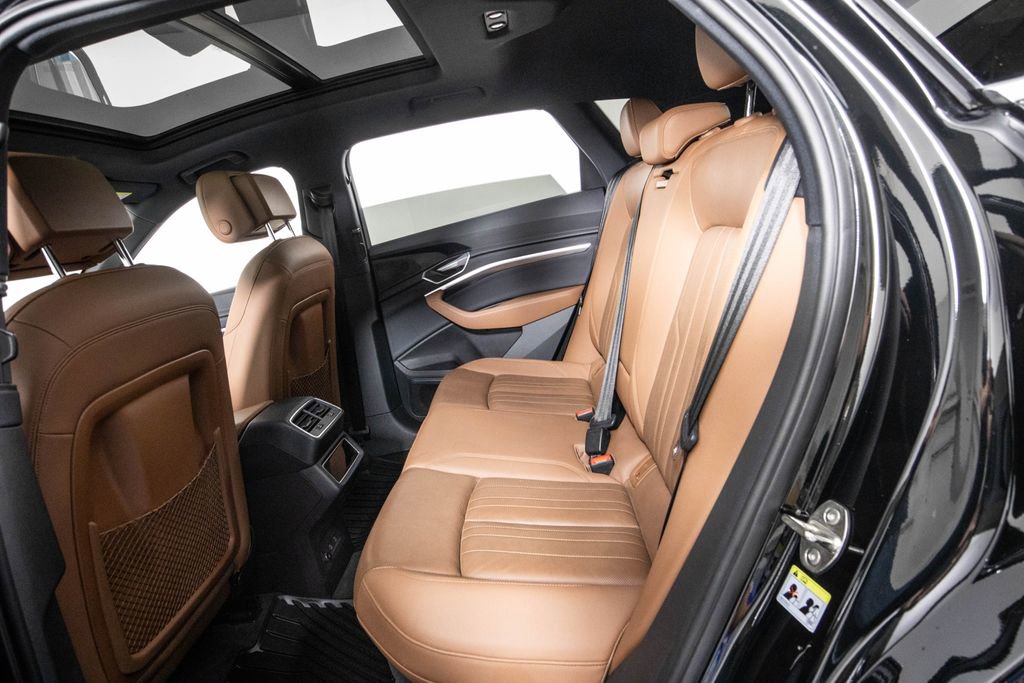 Used 2022 Audi e-tron Premium Plus w/ Premium Plus Package image 11