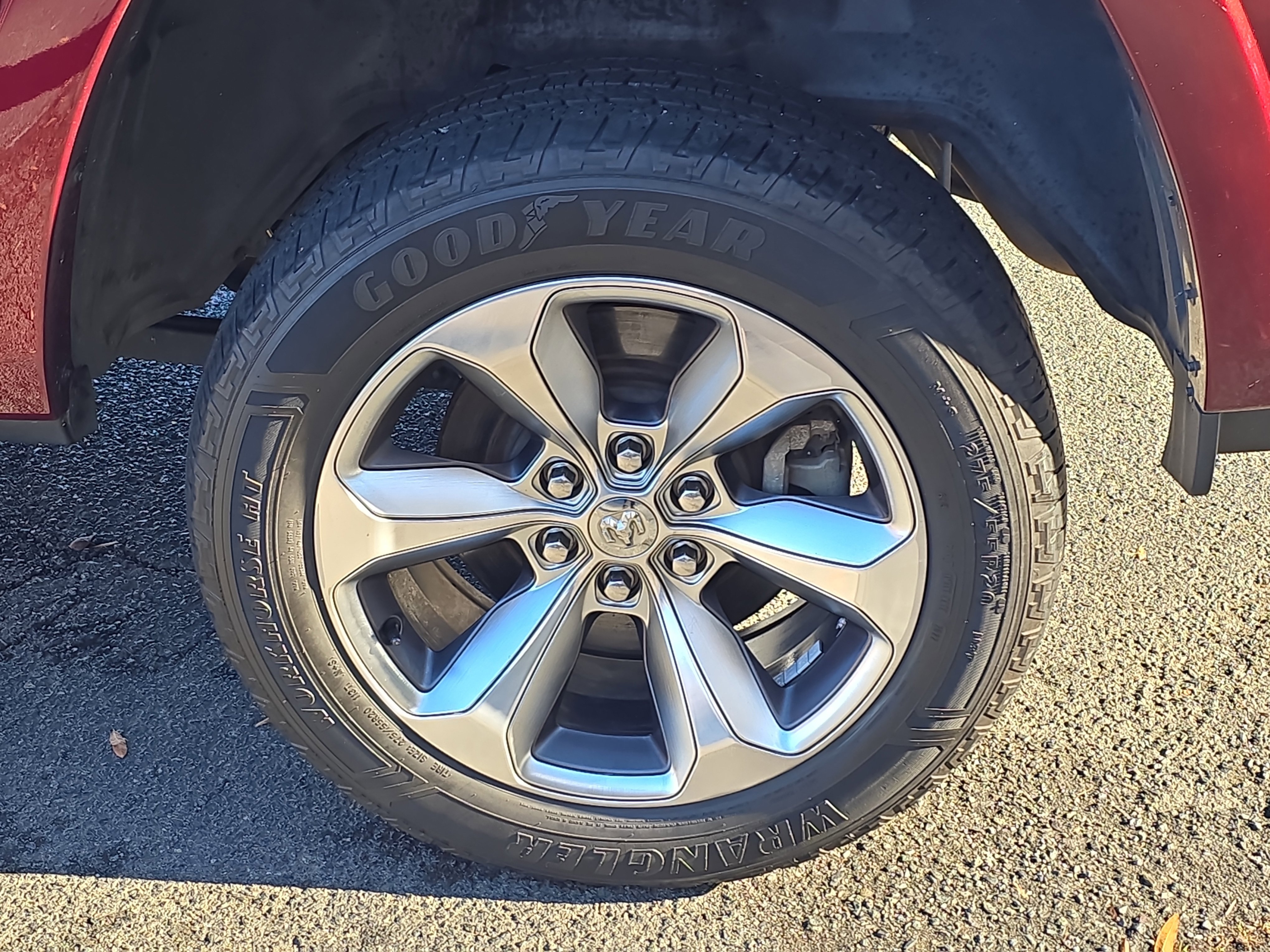 Used 2020 RAM 1500 Limited w/ Body Color Bumper Group image 32