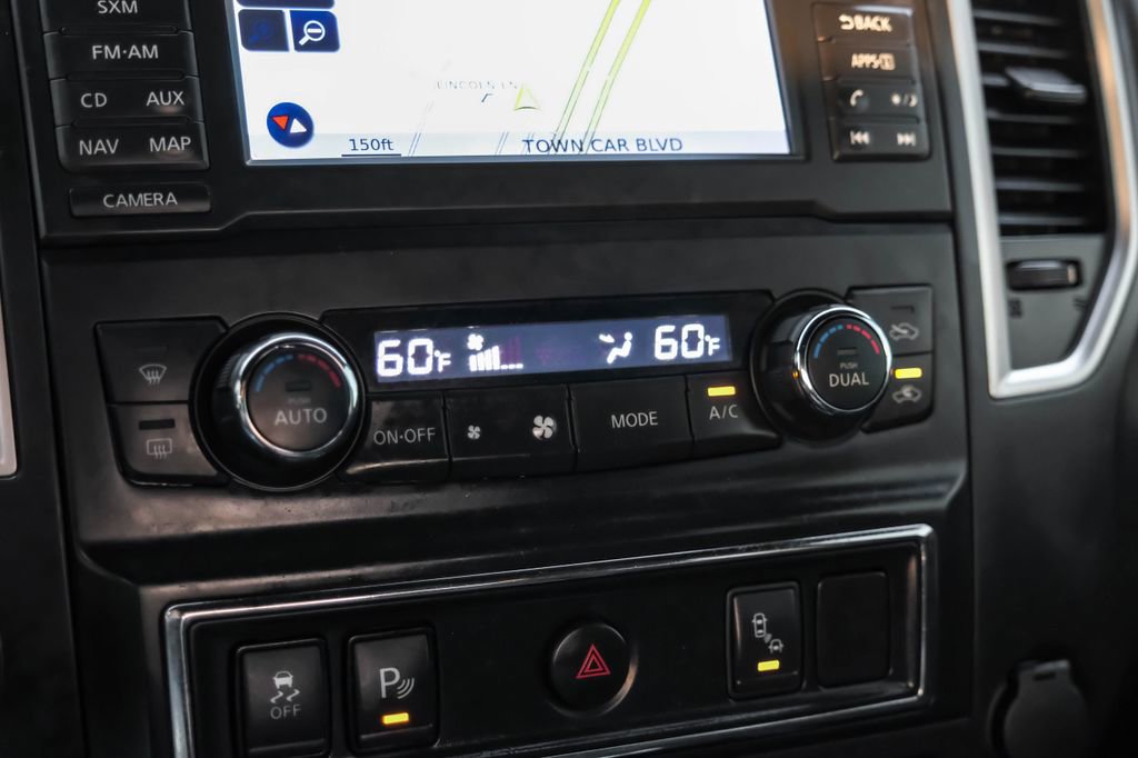 Used 2018 Nissan Titan SV w/ SV Convenience Package image 24