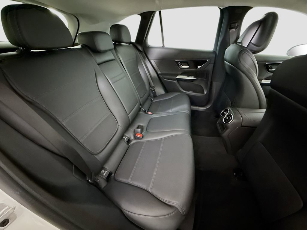 Used 2024 Mercedes-Benz GLC 300 4MATIC image 25