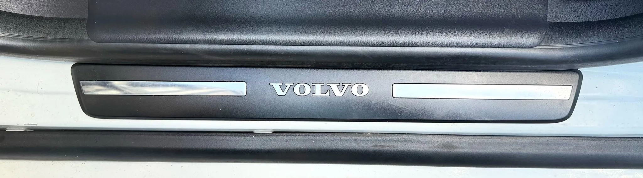 Used 2017 Volvo XC60 T6 Dynamic w/ Preferred Option Package image 28